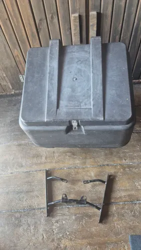 Bau 90 litros, com suporte completo 
