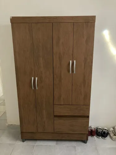 Guarda-roupa em ótimas condições.