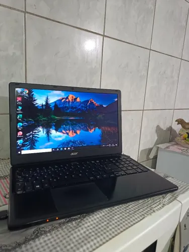 Notebook Acer com 6gb memória, tela de 15.6, carregador original.,