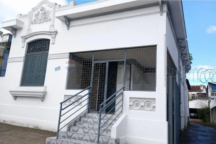 Casarão Comercial no Derby com 552m² e Estacionamento para 13 Veículos valor negociável