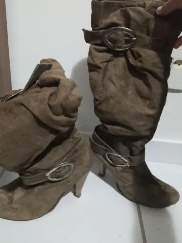 Bota Cano Alto Feminina Marrom camurça Com Fivelas - Tam 35/36 