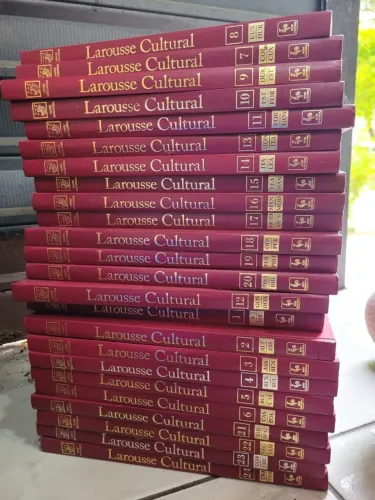 Enciclopédia Larousse Cultural Completa