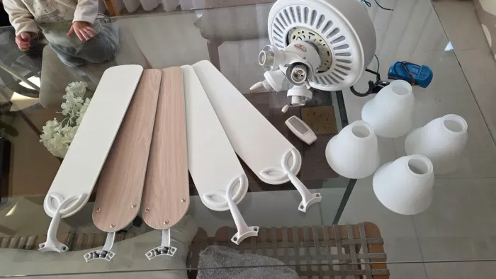 Ventilador Hunter, 5 pás, com controle remoto