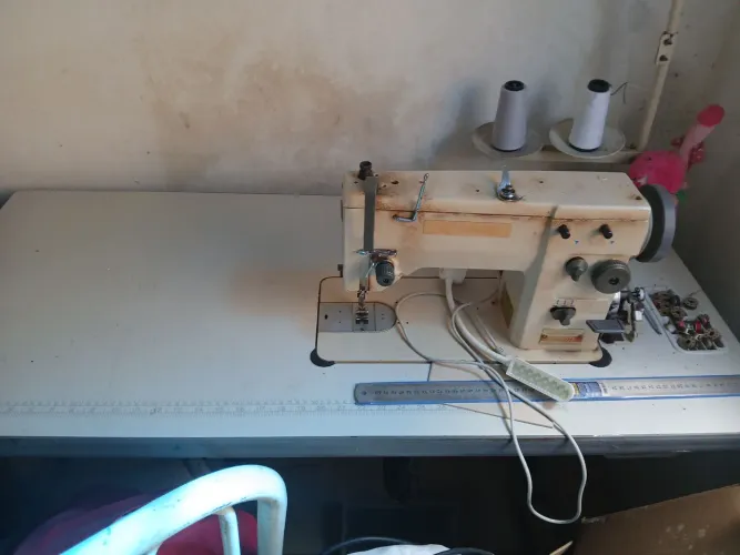 máquina de costura ret
