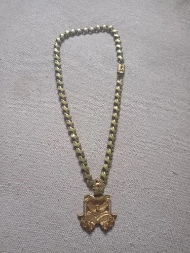 Colar de moeda antiga