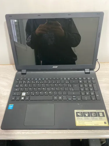 Vendo Notebook Acer Processado Intel Inside Para o uso das peças internas
