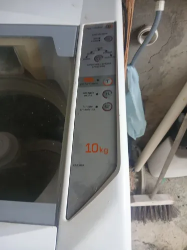 Máquina de lavar 10kg (precisa de reparo)