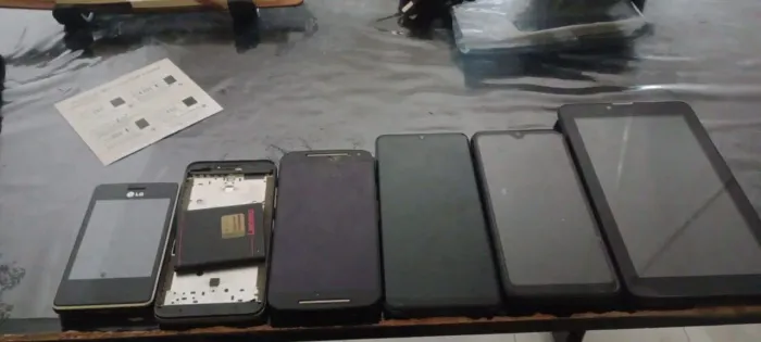 Vender para tirar peças (3 deles funciona e um é bateria viciada) vender rápido