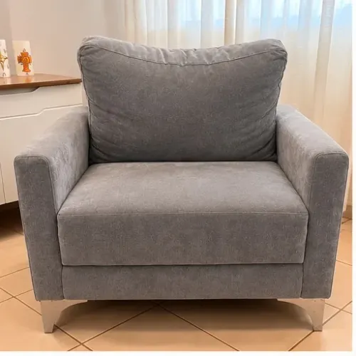 Poltrona Cinza Reformada em Suede - R$ 450 Cada ou R$ 800 o Par