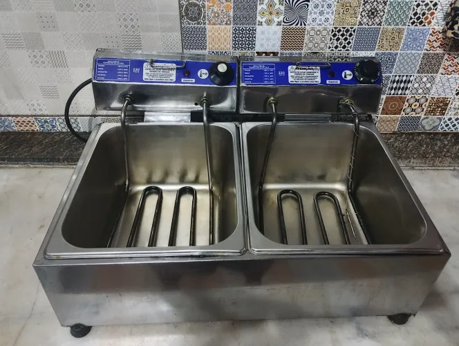 Fritadeira 2 cubas 4 litros cada lado 