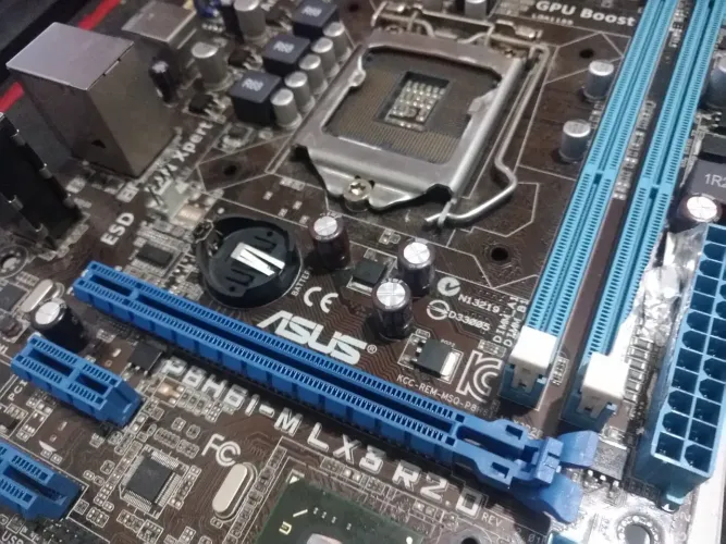 Placa mãe Asus P6H61( não liga)