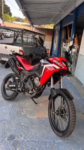Vendo sahara rally 2025 , moto impecavel.
