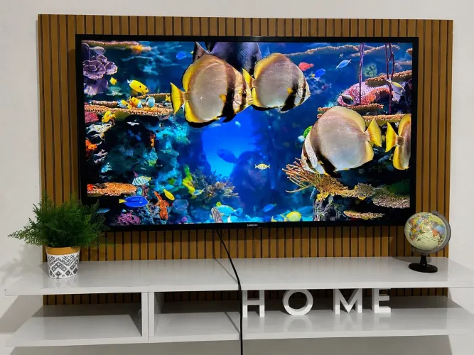 Smart TV Samsung 43" Full HD + Painel Suspenso - Impecável