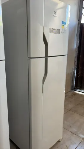 Geladeira Electrolux 2 portas semi-nova faço entrega