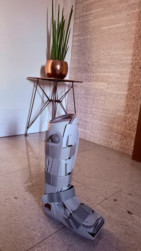 BOTA IMOBILIZADORA PNEUMÁTICA GENESIS WALKER LONGA BERG - tamanho G (39/43)