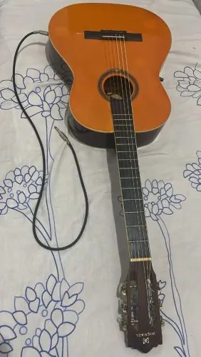 Violão elétrico de cordas novas, regulado e funcionando!
