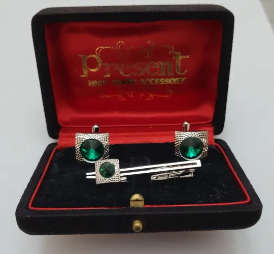 Conjunto de abotoaduras e predendor de gravata Vintage  com estojo 