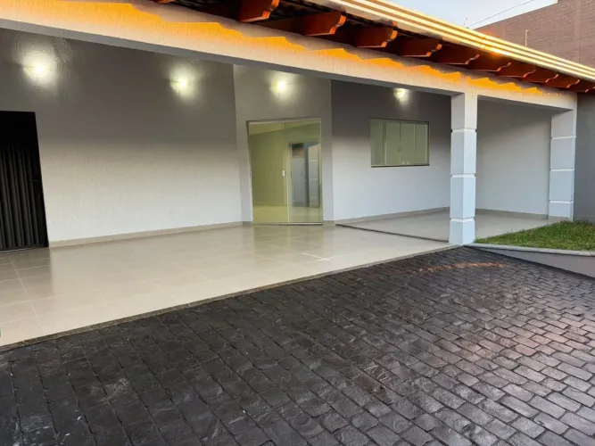 Casa para Venda em Uberlândia, Granada, 3 dormitórios, 1 suíte, 1 banheiro, 4 vagas