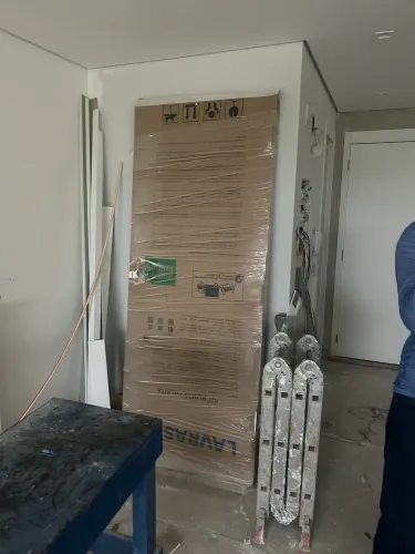 Porta nova com batente