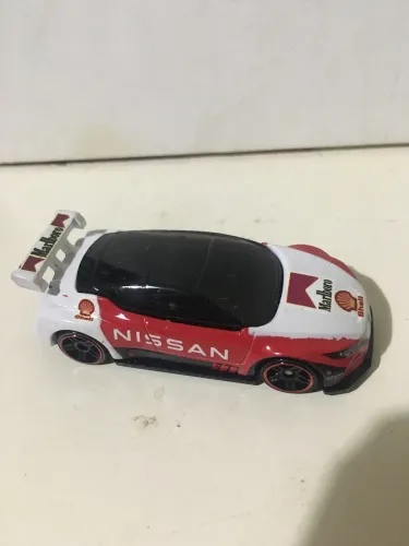 Nissan Leaf Nismo Custon escala 1/64