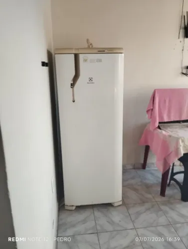 Vende-se 1geladeira e 1 bicicleta