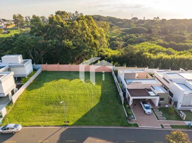 TERRENO À VENDA EM CONDOMÍNIO FECHADO NO ALPHAVILLE DOM PEDRO EM CAMPINAS.