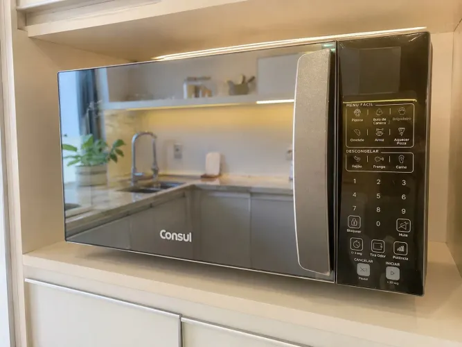 MICRO-ONDAS CONSUL 32L ESPELHADO CMS46AR 220V SEM USO