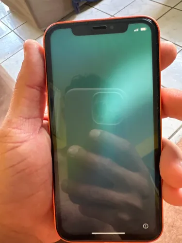 iPhone XR com carcaça do iPhone 17 pro.