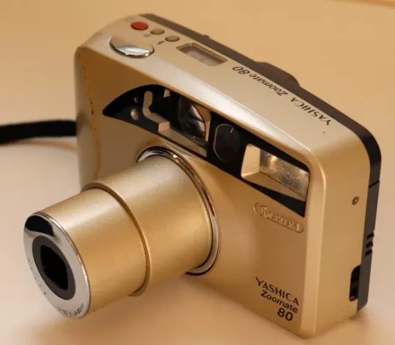 Câmera Analógica Yashica Zoomate 80 (Muito Conservada!)