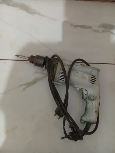Vendo furadeira makita funcionando perfeitamente 110wats