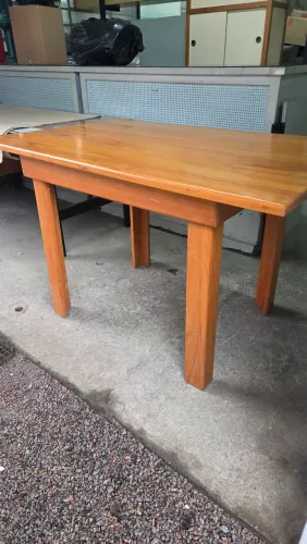 Mesa rústica de Peroba