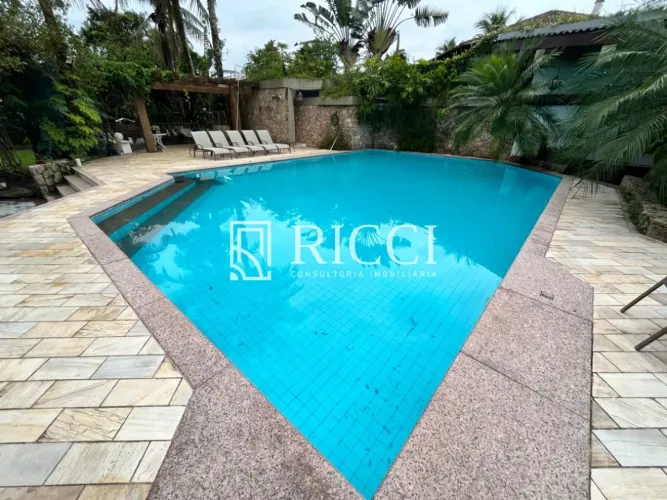 COMPRAR MARAVILHOSA MANSÃO COM 4 SUÍTES E PISCINA NO JARDIM ACAPULCO !!!