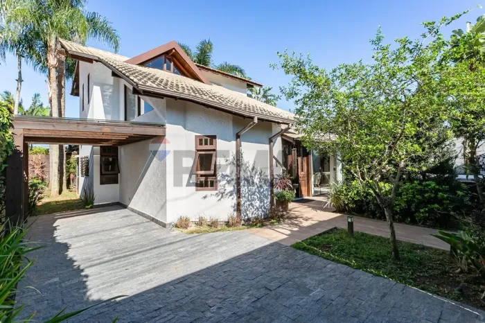 Casa à venda com 3 dormitórios, 192 m² de aréa útil e 276 m² de terreno por R$ 1.990.000,0