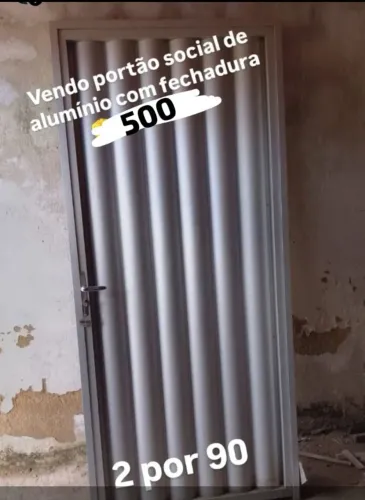 Vendo portão social de alumínio com fechadura