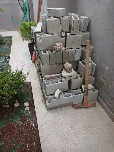 Vende-se bloco de cimento para sua obra 45 unidades.