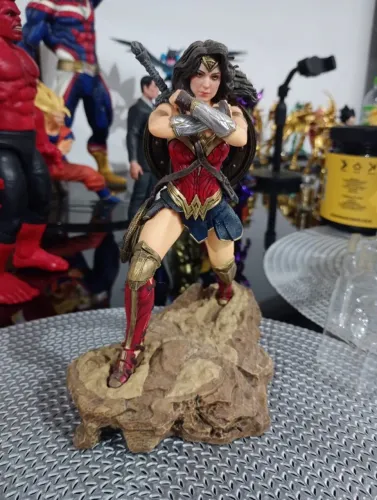 Estatua Wonder woman Mulher maravilha 1/10 Iron Studios Batman v Superman Zack Snyder