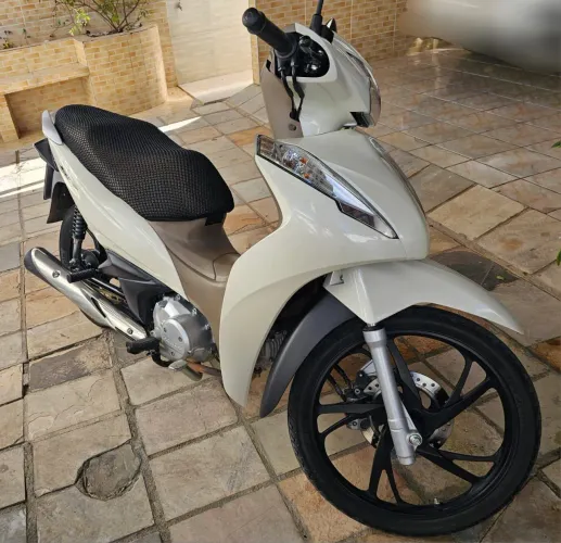 Honda biz 125 2024 *<br><br>Honda Biz, 125,<br>Ano 2024<br>Completa,<br> 6 mil km rodados