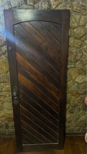 Porta de Madeira Maciça - Excelente Estado
