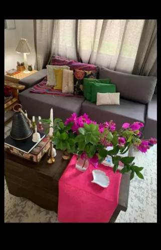 QUARTO PRIVATIVO MOBILIADO - Praia Brava   (Alugo somente para meninas )