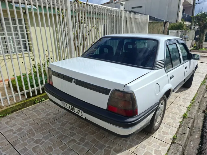 Chevrolet Monza GLS/ Hi-tech 2.0 EFI 2P E 4P 1995