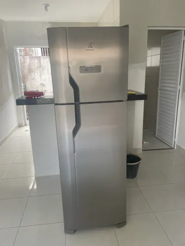 Geladeira inox Electrolux 371 L