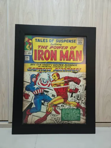 Quadro Marvel Homem de Ferro x Capitão América - 63 x 83 cm - Moldura e vidro