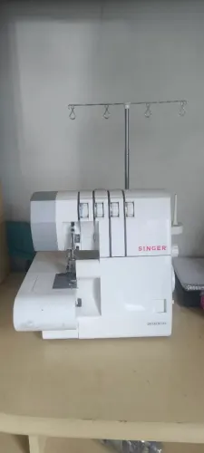 Máquina Singer Ultralock II 14SH754