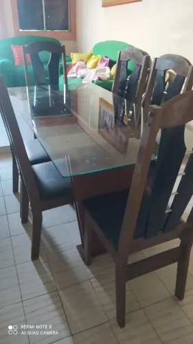 Mesa de jantar com 6 cadeiras
