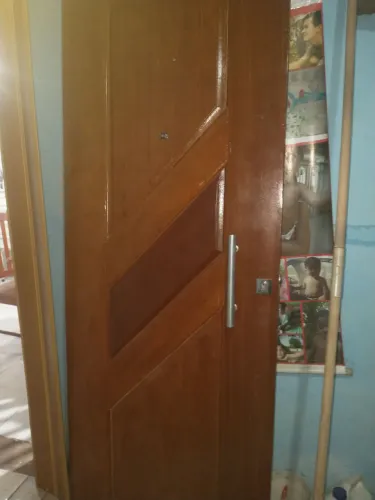 Venda de porta da frente do imóvel 