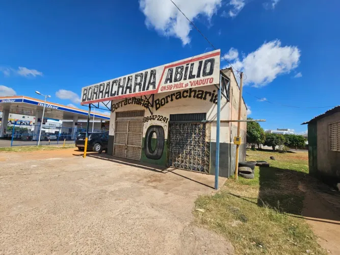 Terreno projeção MISTA de frente para Avenida na QR 516 Samambaia com 900m² ÓTIMO para voc
