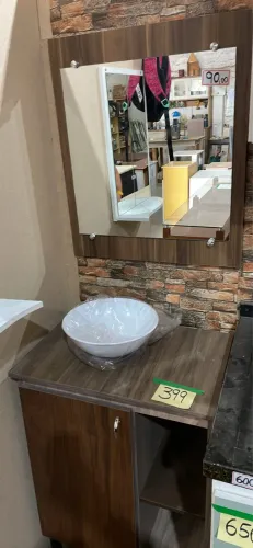 Conjunto móveis banheiro 60x40 com Cuba pvc e espelho usado