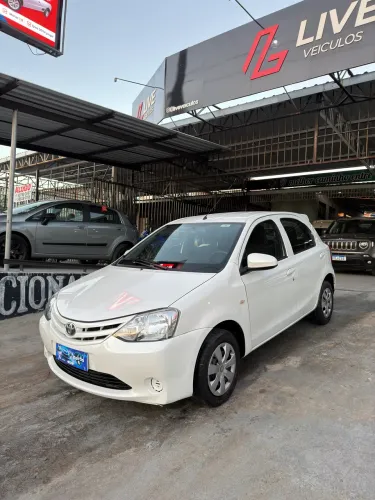 Toyota Etios X 1.3 Flex 16V 5P Mec. 2015