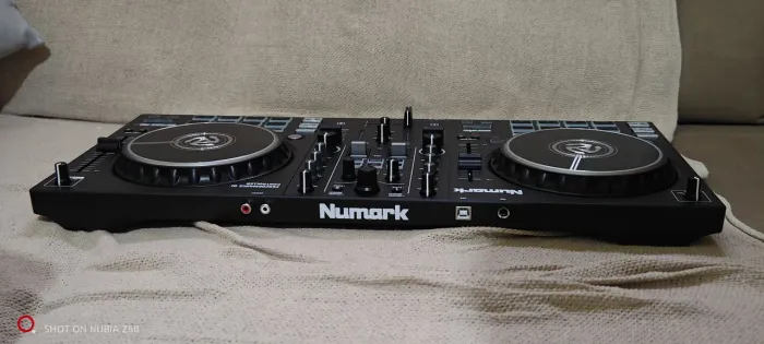 Controladora Numark Mixtrack Pro FX