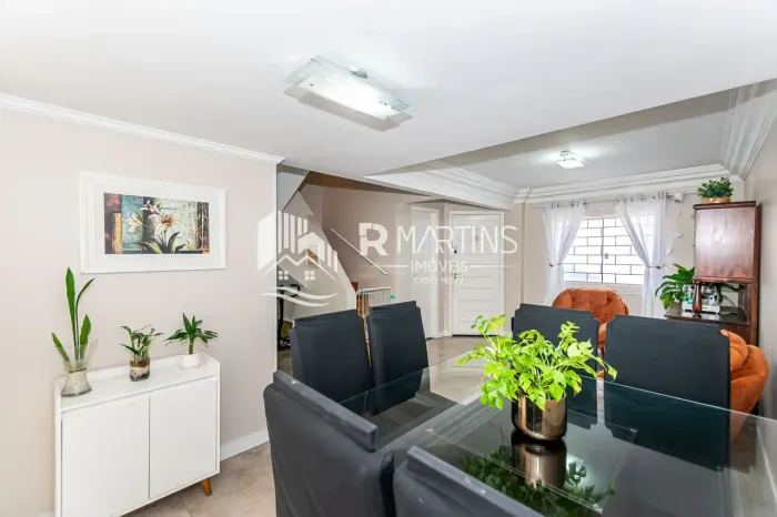 Confortável Triplex com 2 Suítes e Móveis Planejados